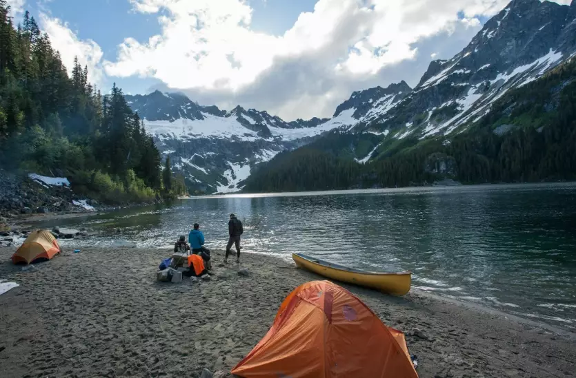 camping near water pros and cons