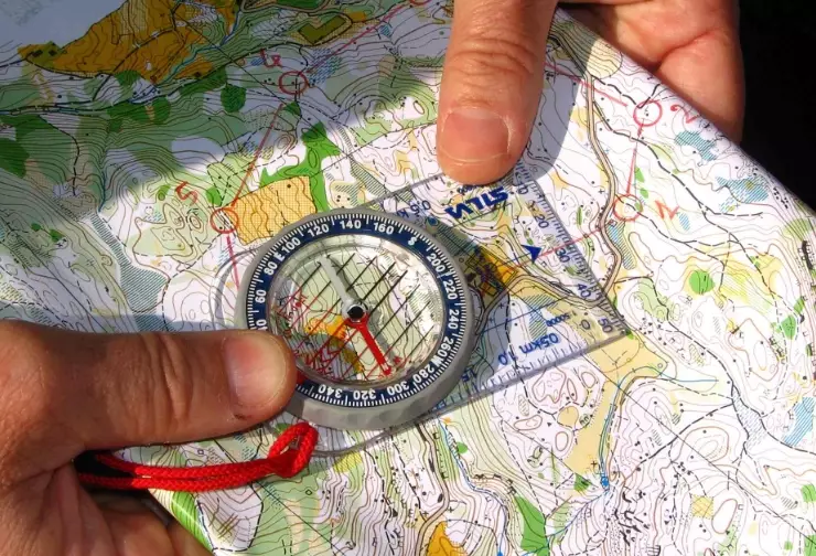 how to use a compass camping