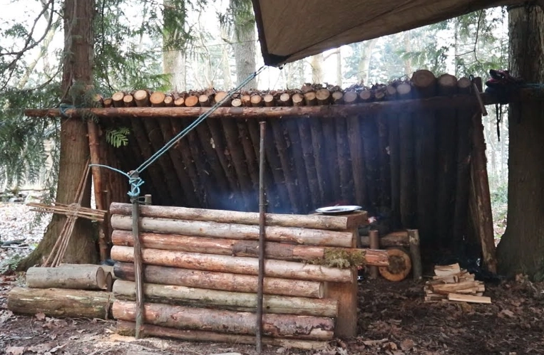 how to build a bushcraft shelter