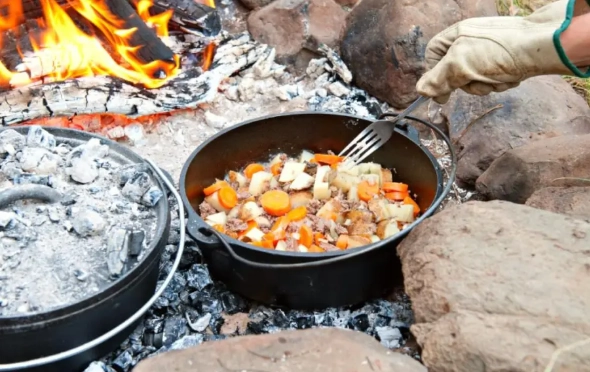 camping Dutch oven camping Dutch oven