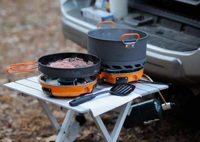 how to choose a camping stove