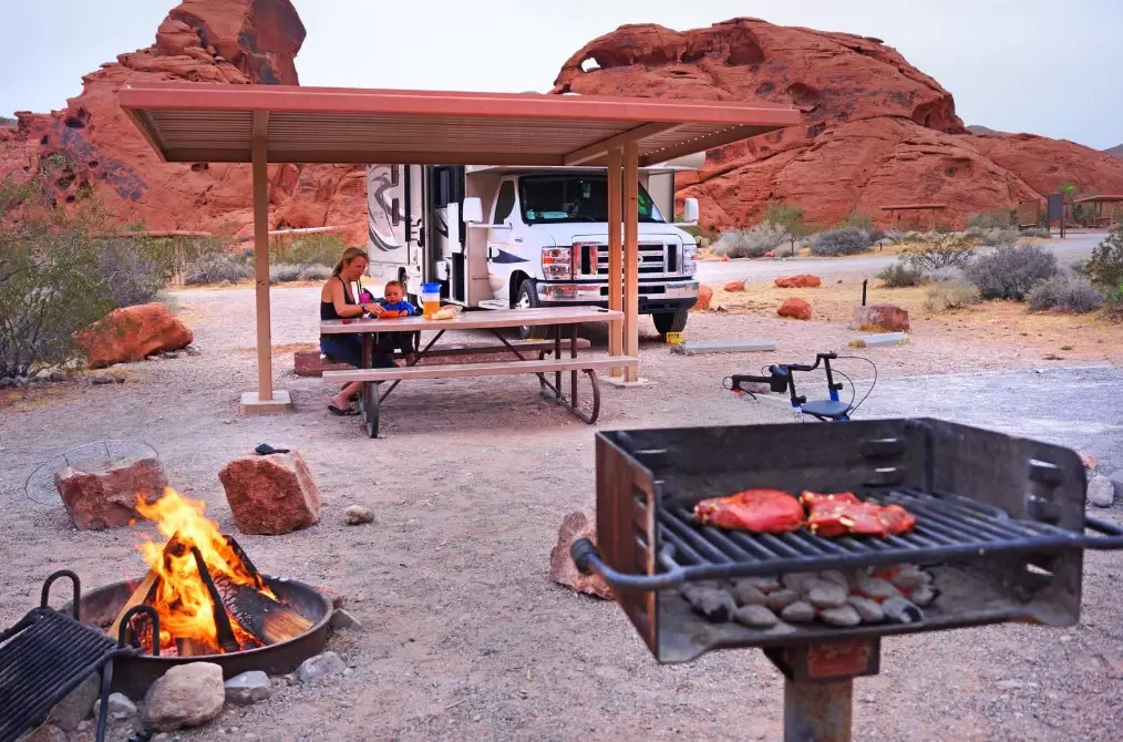 Camping USA: Ultimate Guide to Destinations, Gear & Planning