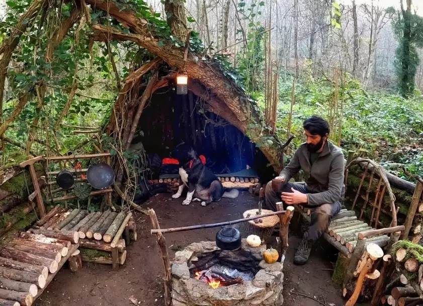 Survival Camping: The Ultimate Guide to Skills, Gear & Mindset