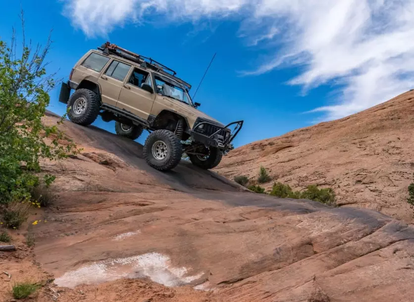 The Complete Overlanding Guide for Beginners: Vehicles, Gear & Routes