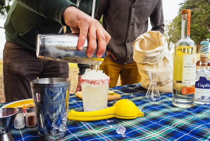 Camping Cocktail Recipes: Expert Mixology for the Great Outdoors