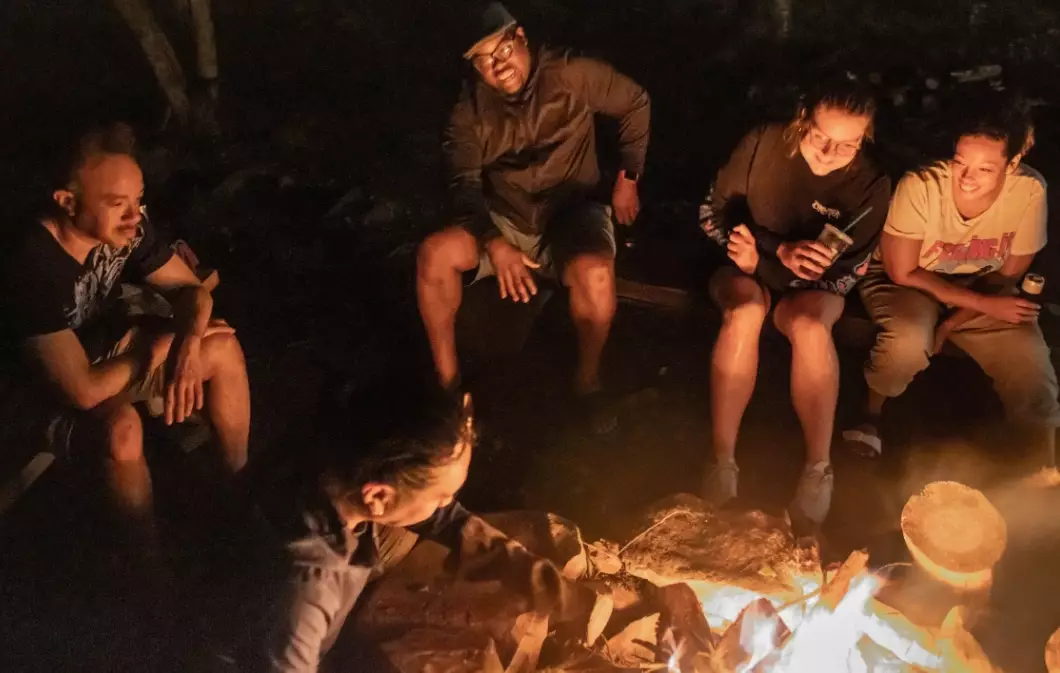 how to find camping groups