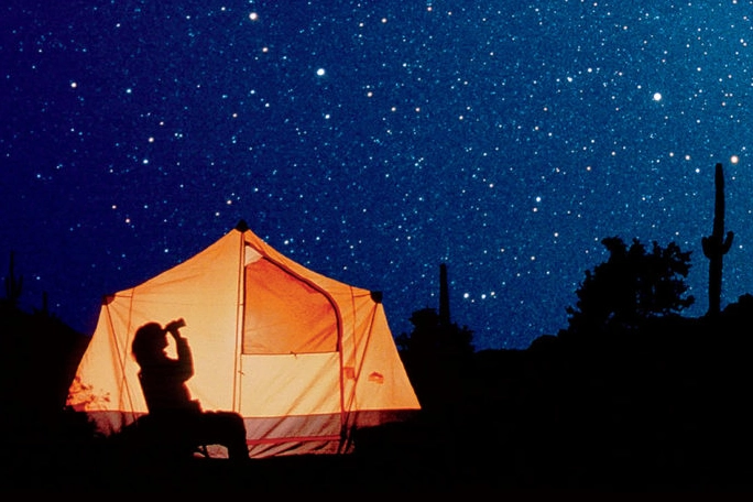 camping star gazing